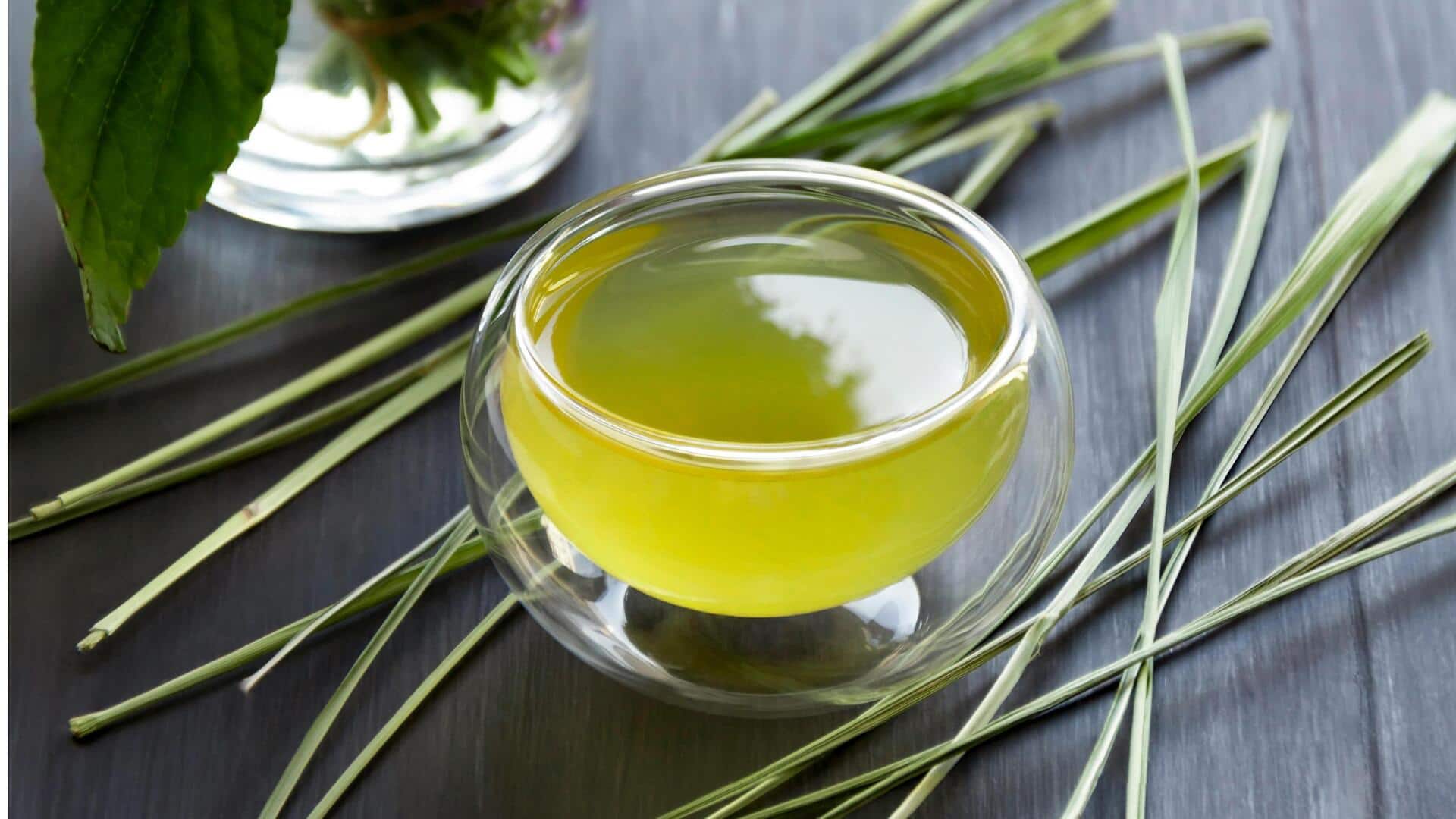 गर्मियों के दौरान इन 5 तेल का करें इस्तेमाल, शरीर को मिल सकती है ठंडक