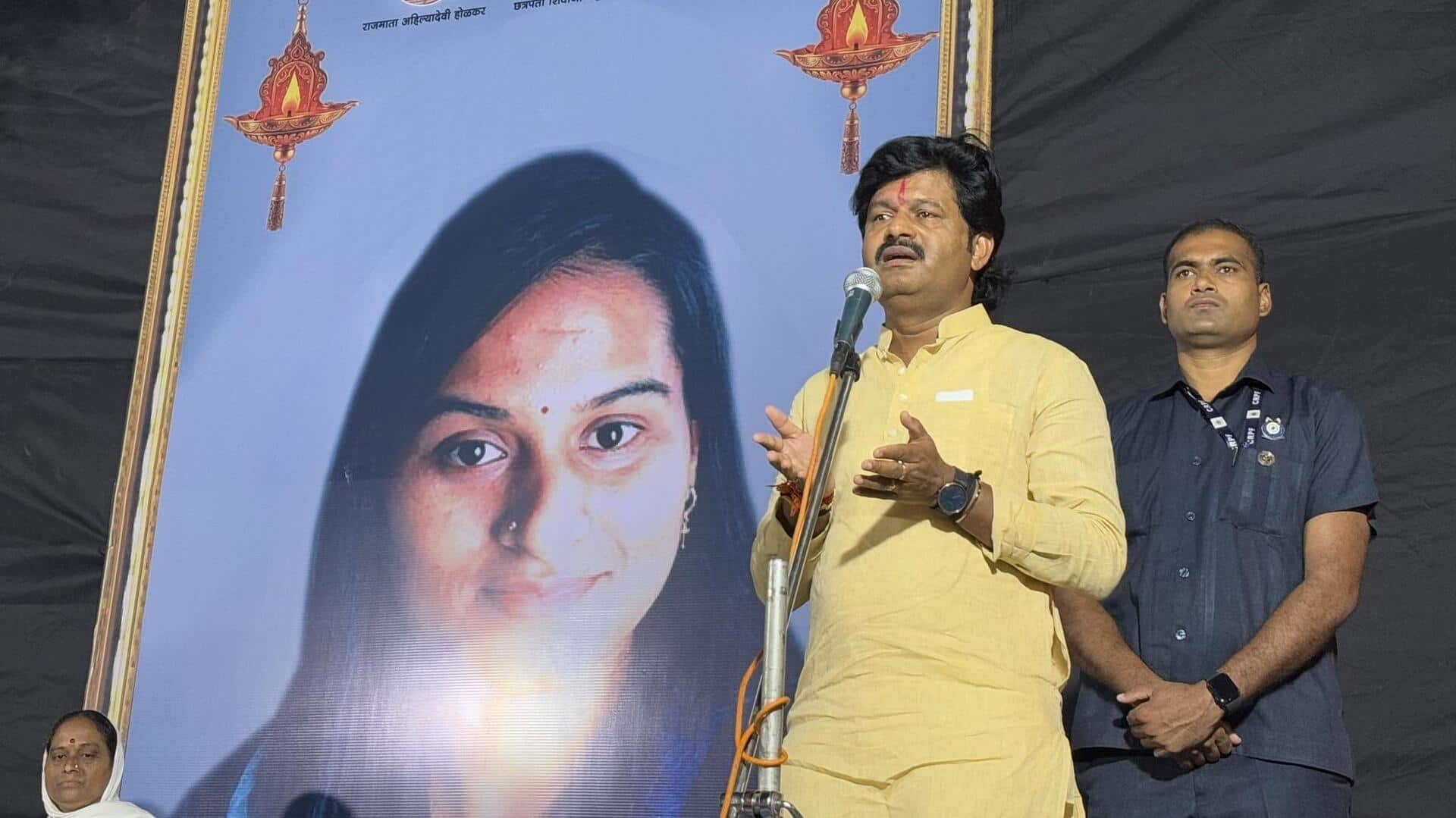 महाराष्ट्र: भाजपा विधायक गोपीचंद पडलकर बोले- धर्मांतरण करने वाले को मारने पर 11 लाख रुपये इनाम महाराष्ट्र: भाजपा विधायक गोपीचंद पडलकर बोले- धर्मांतरण करने वाले को मारने पर 11 लाख रुपये इनाम
