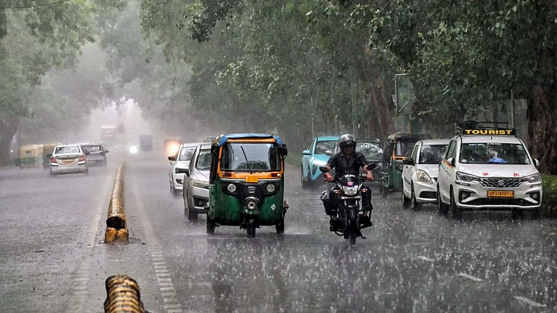दिल्ली और उत्तर प्रदेश समेत कई शहरों में पहुंचा मानसून, मुंबई में रेड अलर्ट जारी