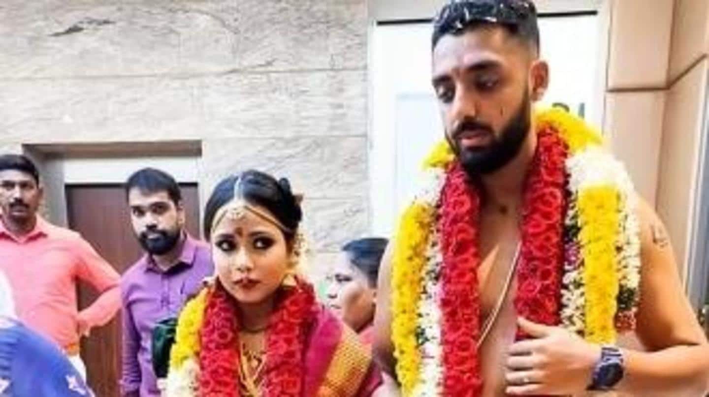 भारतीय क्रिकेट खिलाड़ी वरुण चक्रवर्ती ने अपनी गर्लफ्रेंड से रचाई शादी