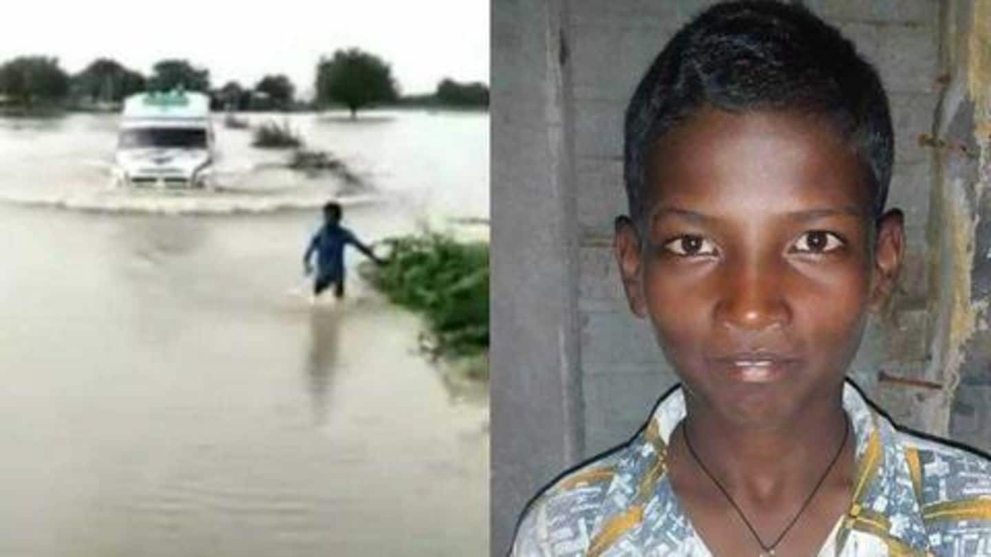 बाढ़ में फँसी एंबुलेंस को 12 साल के बच्चे ने दिखाया रास्ता, अब हुआ सम्मानित