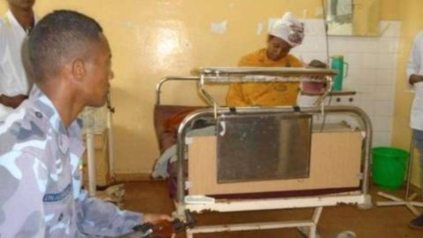 अस्पताल में बेड पर बैठकर दी परीक्षा अस्पताल में बेड पर बैठकर दी परीक्षा
