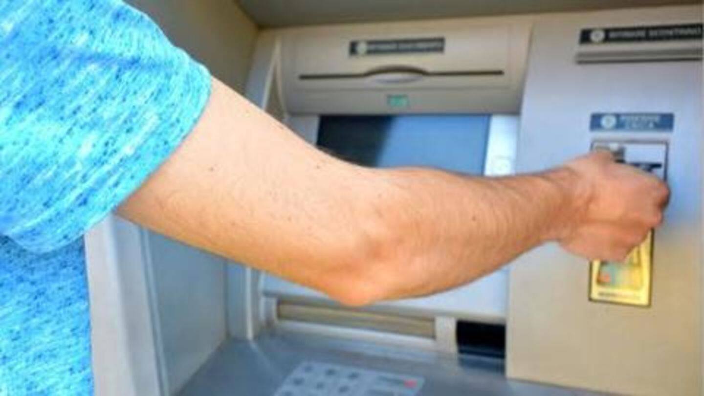 ATM से पैसा निकालते समय ट्रांजेक्शन फेल होने पर बैंक देगा हर्ज़ाना, जानें क्या हैं नियम