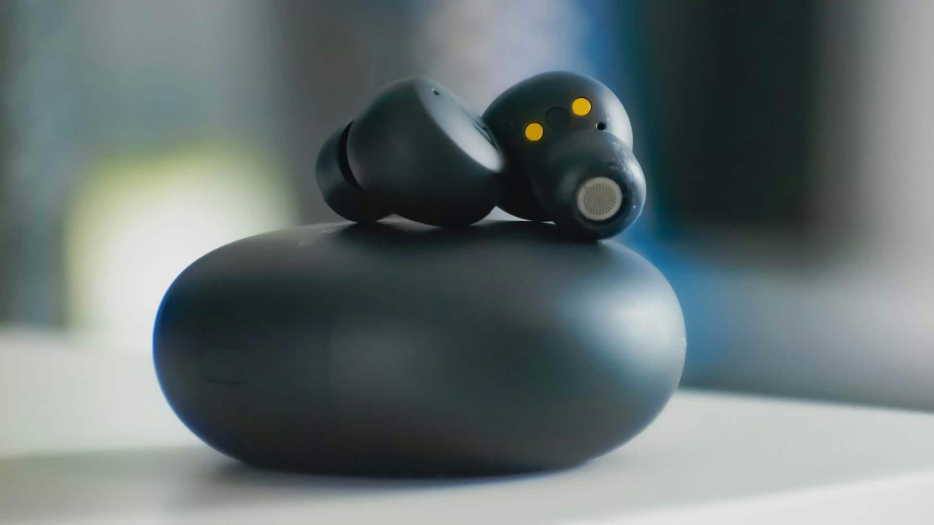 ईयरबड्स को साफ रखना क्यों है जरूरी और कैसे करें सफाई?