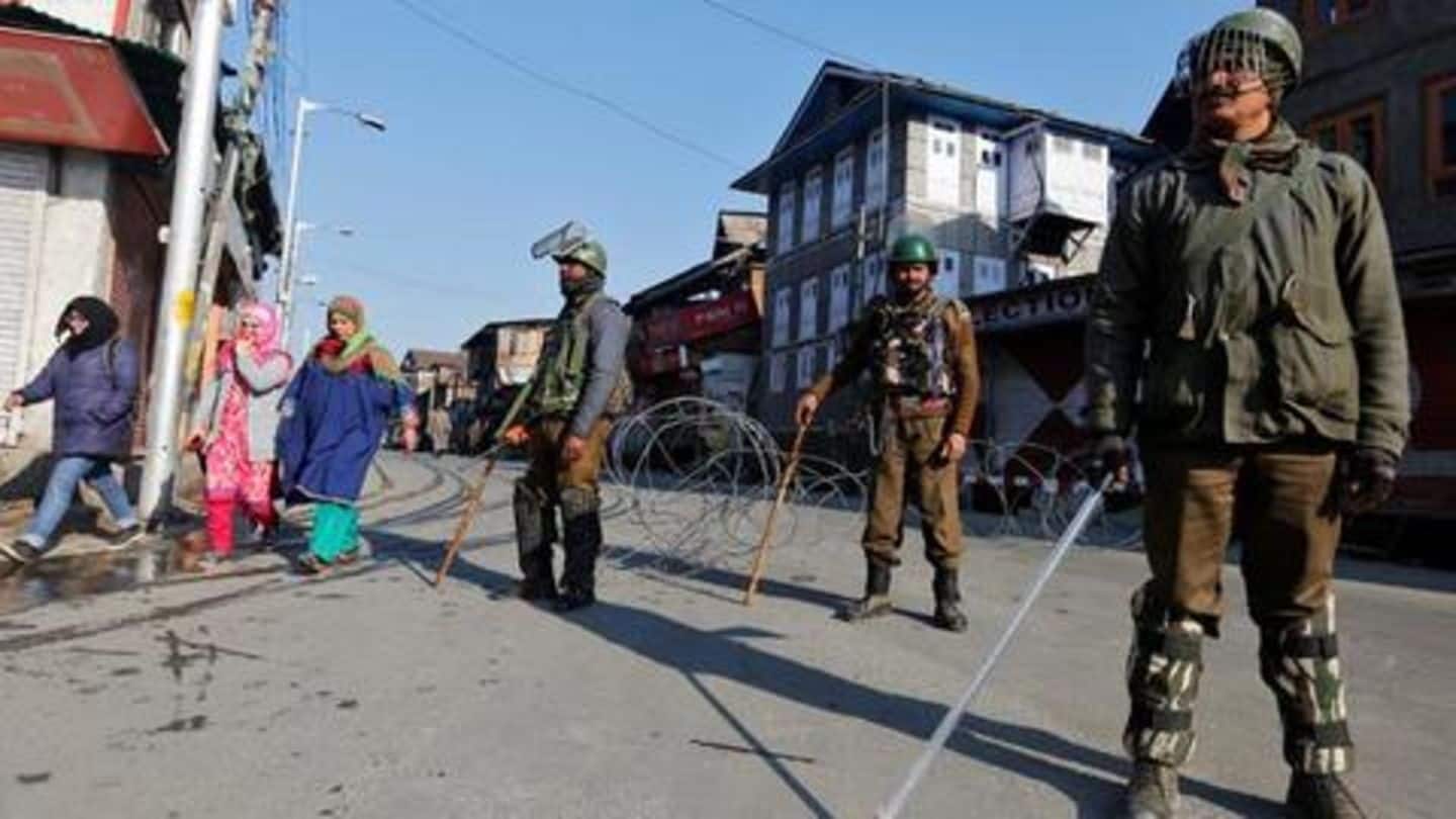 कश्मीर में 2G इंटरनेट सर्विस बहाल, सोशल मीडिया पर रोक अब भी जारी