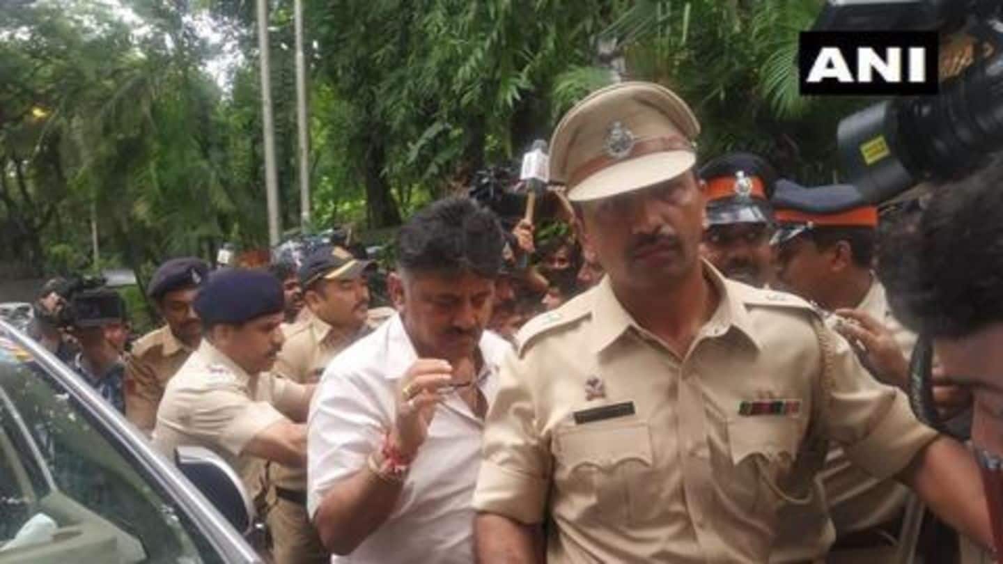 कर्नाटक संकटः बागी विधायकोें से मिलने पहुंचे शिवकुमार को रोका गया, राज्यपाल से मिलेंगे भाजपा नेता