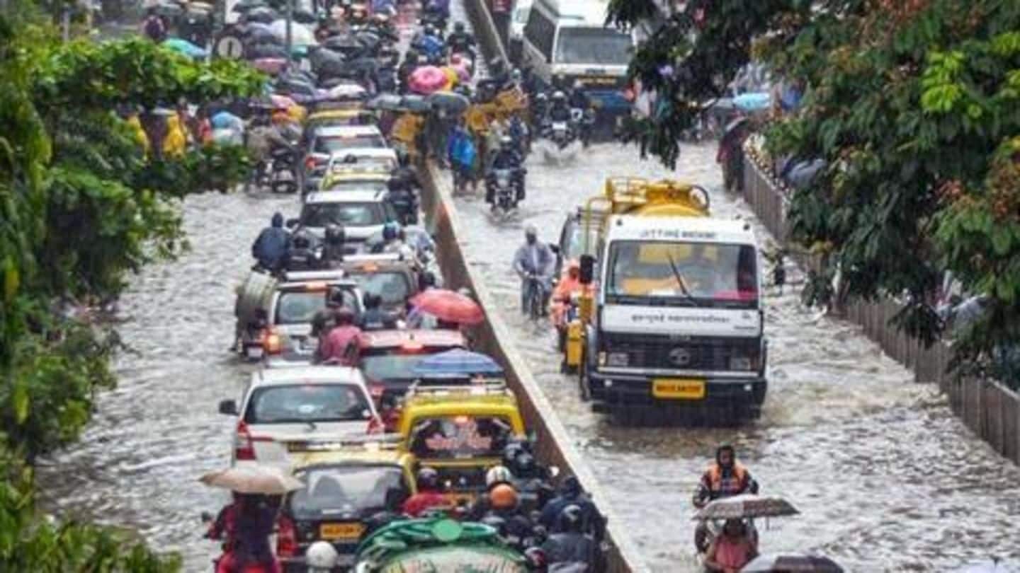 मुंबई में आफत बनकर बरस रही बारिश, 21 लोगों की मौत, सरकारी छुट्टी का ऐलान