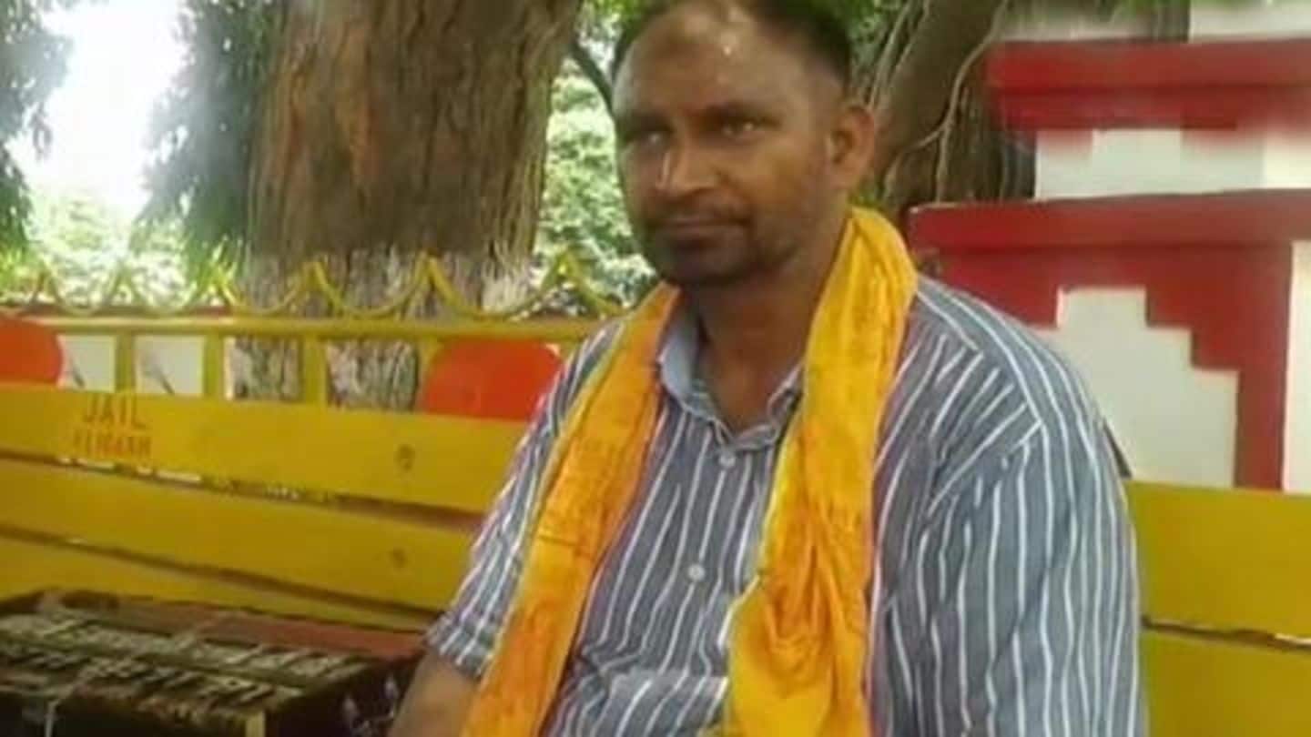 अलीगढ़ः गीता और रामायण पढ़ रहे शख्स की घर में घुसकर पिटाई, दो युवक गिरफ्तार
