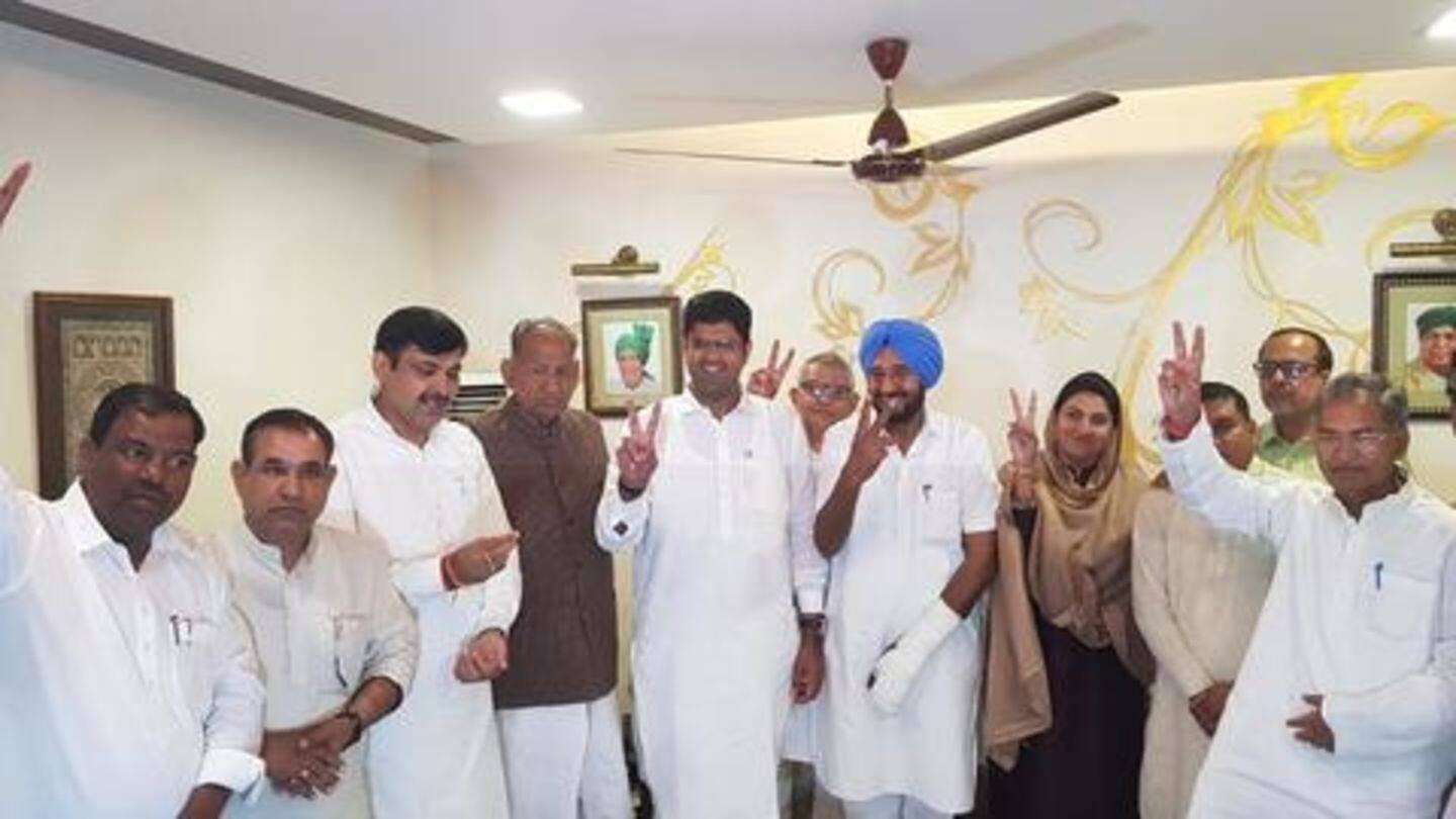 JJP ने अभी तक नहीं खोले अपने पत्ते JJP ने अभी तक नहीं खोले अपने पत्ते