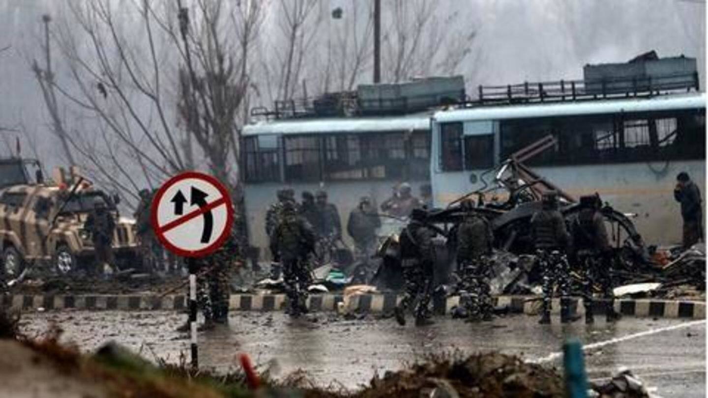 CRPF काफिले में आतंकी ने घुसा दी थी विस्फोटकों से भरी गाड़ी CRPF काफिले में आतंकी ने घुसा दी थी विस्फोटकों से भरी गाड़ी
