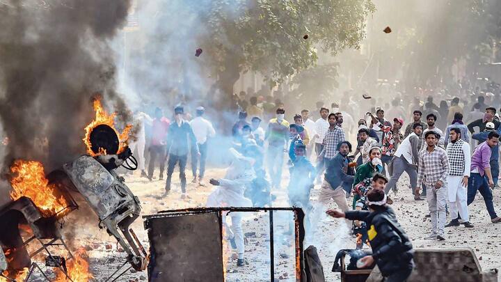 कैसे बनाई गई थी दिल्ली दंगों की योजना? चार्जशीट में पुलिस ने बताई आरोपियों की भूमिका