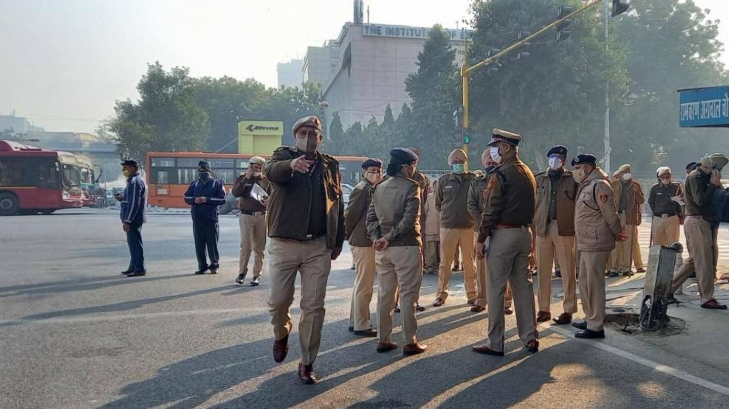 ट्रैक्टर परेड हिंसा के बाद पुलिस अलर्ट ट्रैक्टर परेड हिंसा के बाद पुलिस अलर्ट