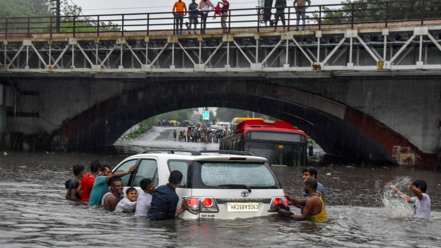 दिल्ली: पहली बारिश में बही सरकार की तैयारियां; जगह-जगह जलभराव, एक की मौत