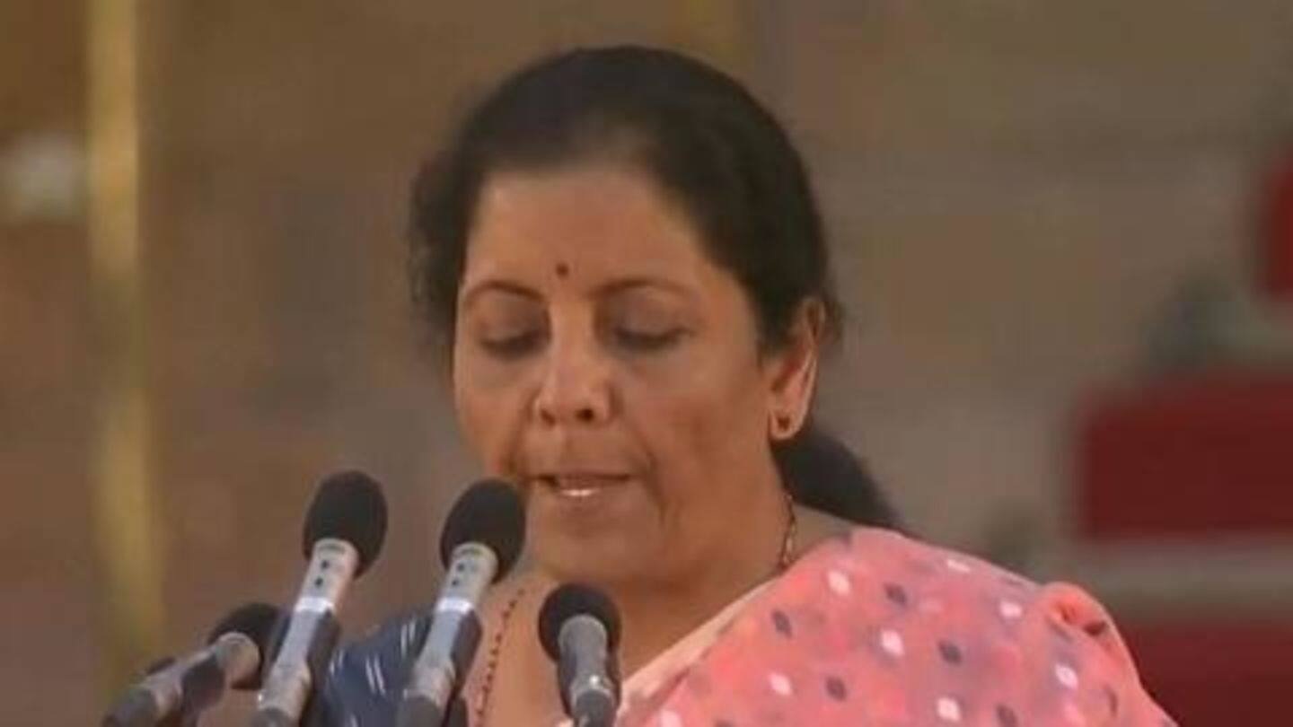 देश की पहली पूर्णकालिक महिला वित्त मंत्री बनीं सीतारमण देश की पहली पूर्णकालिक महिला वित्त मंत्री बनीं सीतारमण