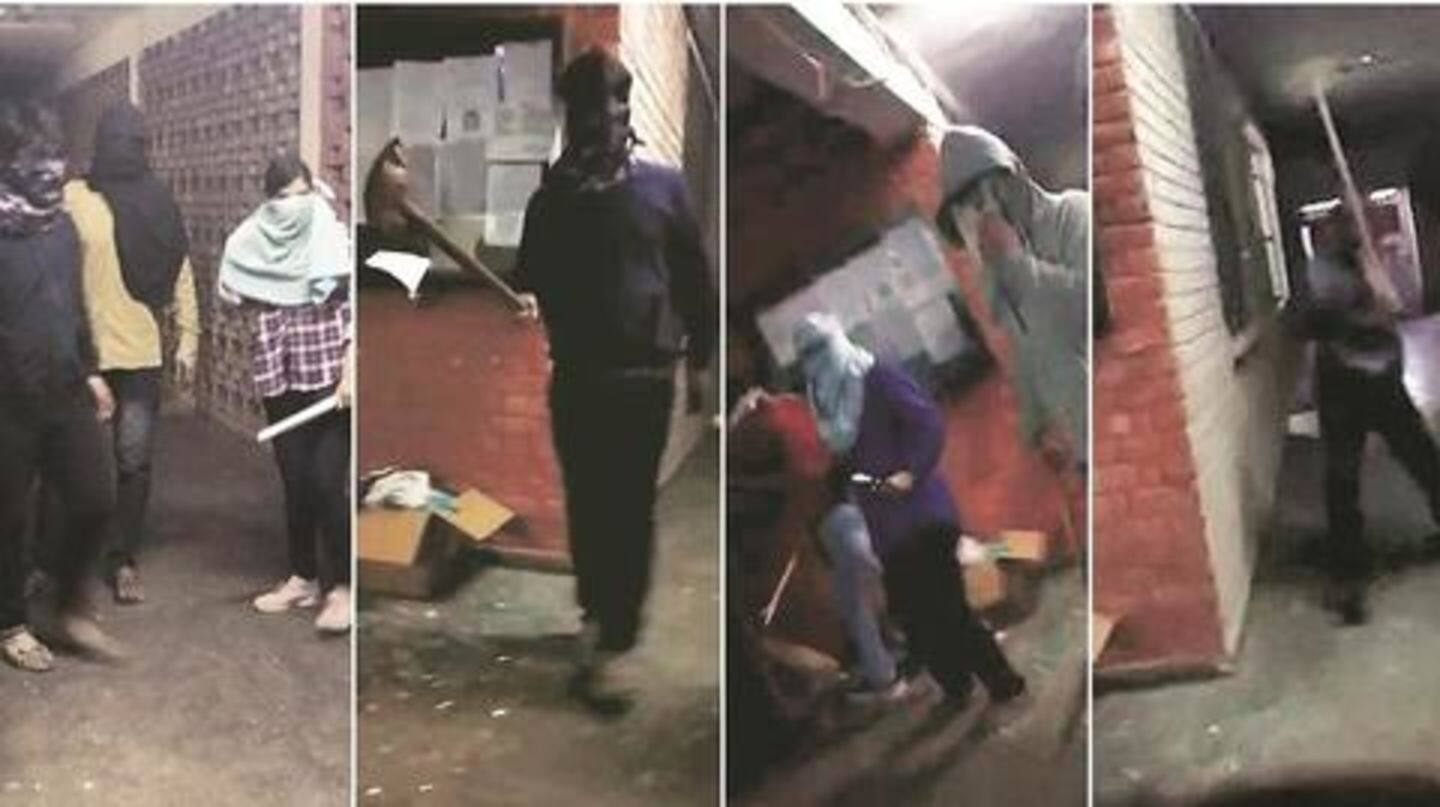 लड़कियों के हॉस्टल में घुसकर की गई मारपीट लड़कियों के हॉस्टल में घुसकर की गई मारपीट