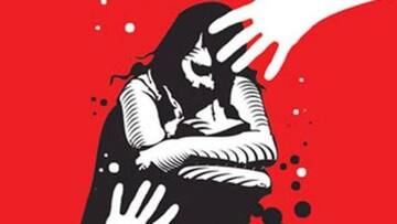 शर्मनाकः गैंगरेप पीड़िता ने खुद को लगाई आग, पिता ने 10 हजार में किया था सौदा