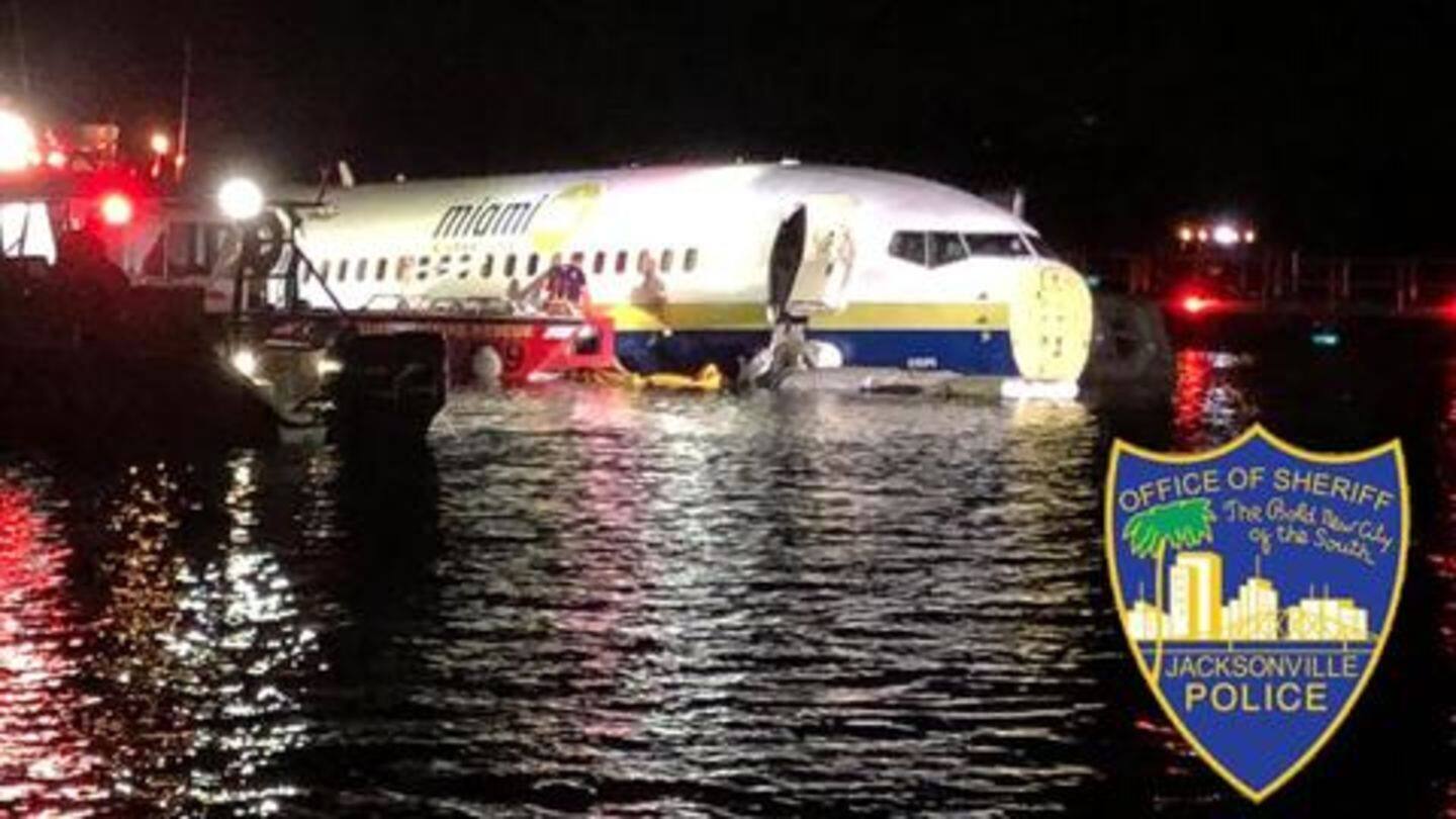 अमेरिकाः 136 यात्रियों से भरा बोइंग विमान रनवे से फिसलकर नदी में गिरा, सभी यात्री सुरक्षित