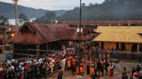 सबरीमाला मंदिरः टूटी सालों पुरानी परंपरा, दो महिलाओं ने किया मंदिर में प्रवेश