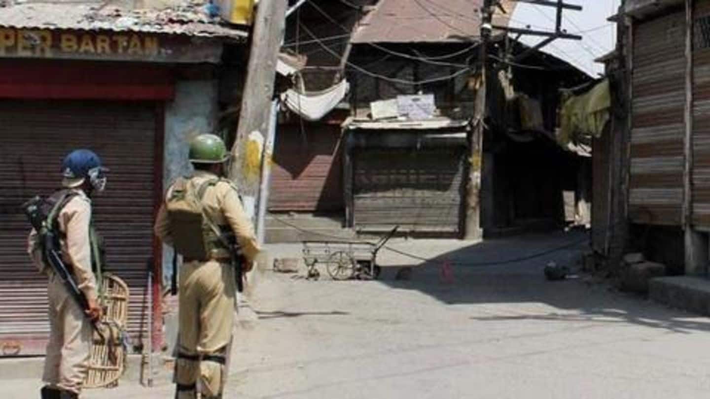 जम्मू-कश्मीर: पर्चे लगाकर लोगों को धमकाने के आरोप में लश्कर के आठ आतंकी गिरफ्तार