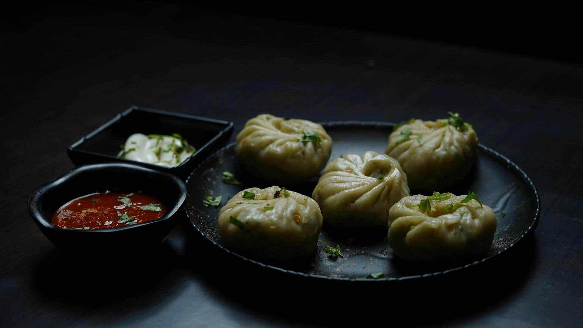 भारत के सबसे पसंदीदा स्नैक्स में से एक है मोमोज, जानिए इसके कारण