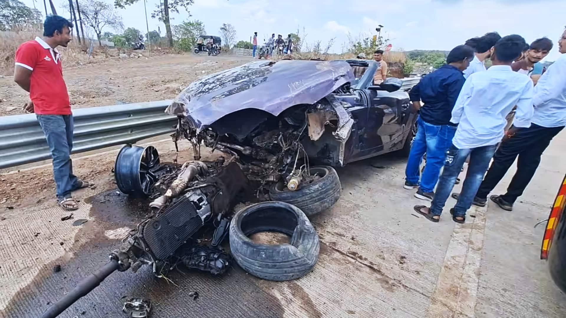 ठाणे: 251 किलोमीटर/घंटे की रफ्तार से दौड़ रही BMW डिवाइडर से टकराई, युवक के परखच्चे उड़े