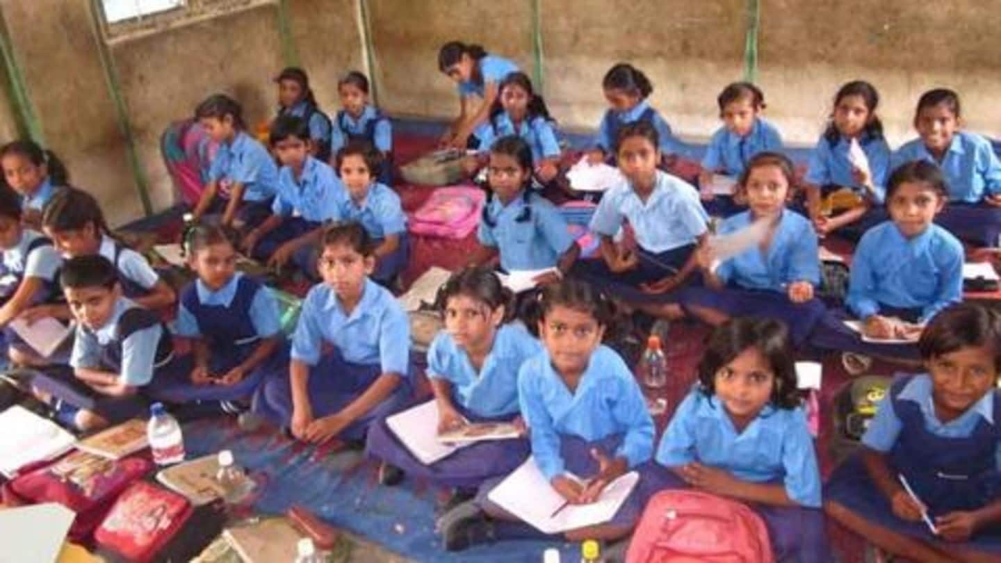 बिहार: सरकारी स्कूलों की किताबों में हुई बड़ी गलती, किताबों में छपा उल्टा तिरंगा