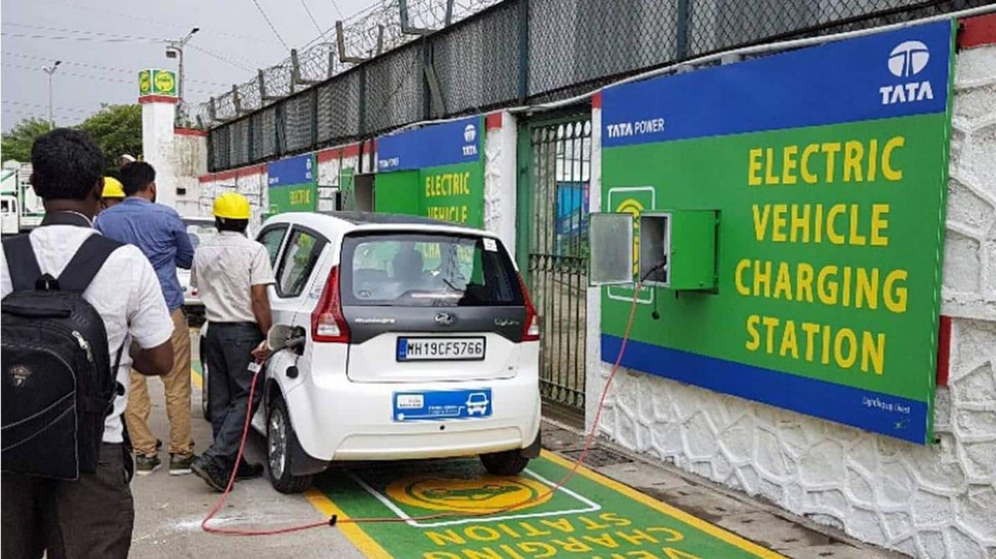 दिल्ली: इलेक्ट्रिक वाहनों को चार्ज करने के लिए देने होंगे कम पैसे, बिजली दरों में कटौती