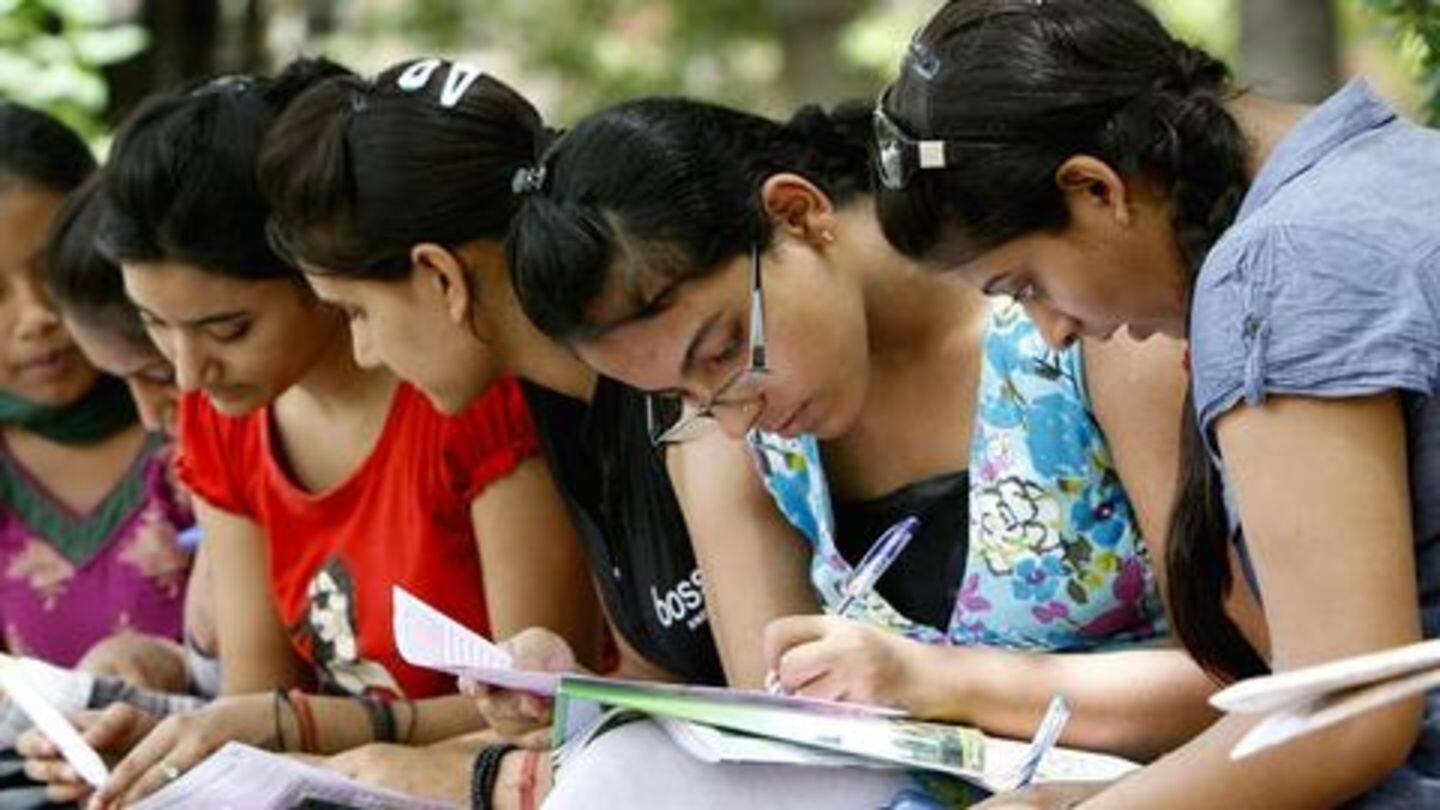 साल 2017 से 2,400 से अधिक IIT के छात्रों ने बीच में ही छोडी अपनी पढ़ाई