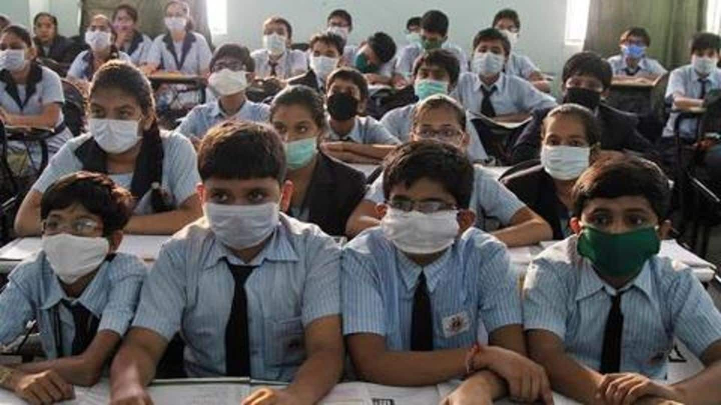 कोरोना वायरस: CBSE ने बोर्ड परीक्षा में छात्रों को मास्क और सैनिटाइज़र लाने की दी अनुमति