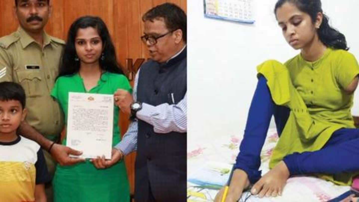 केरल: बिना हाथों के पैरों से परीक्षा लिखकर इस छात्रा ने प्राप्त की A+ ग्रेड