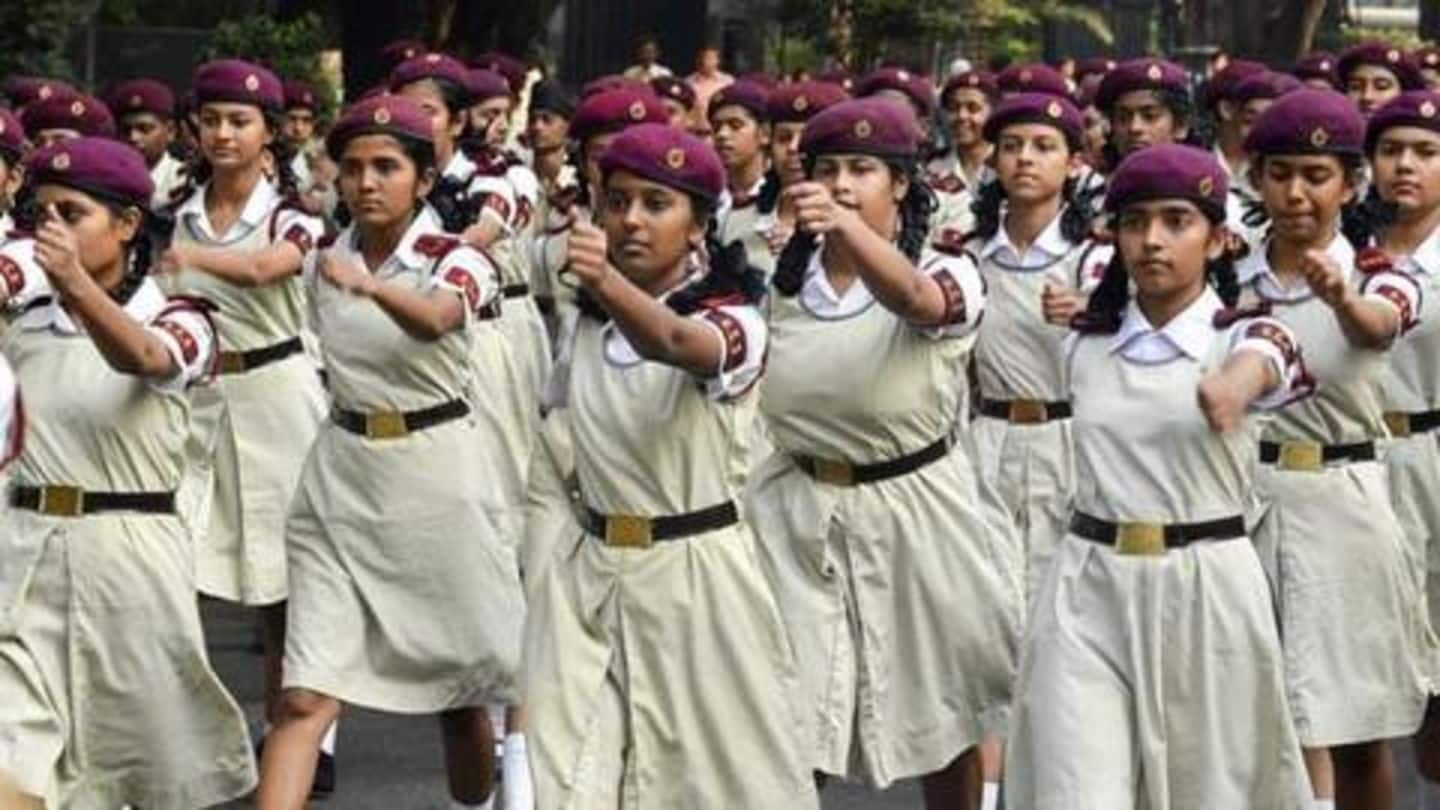 अब सैनिक स्कूलों में पढ़ सकेंगी लड़कियां, रक्षा मंत्री ने दी मंजूरी