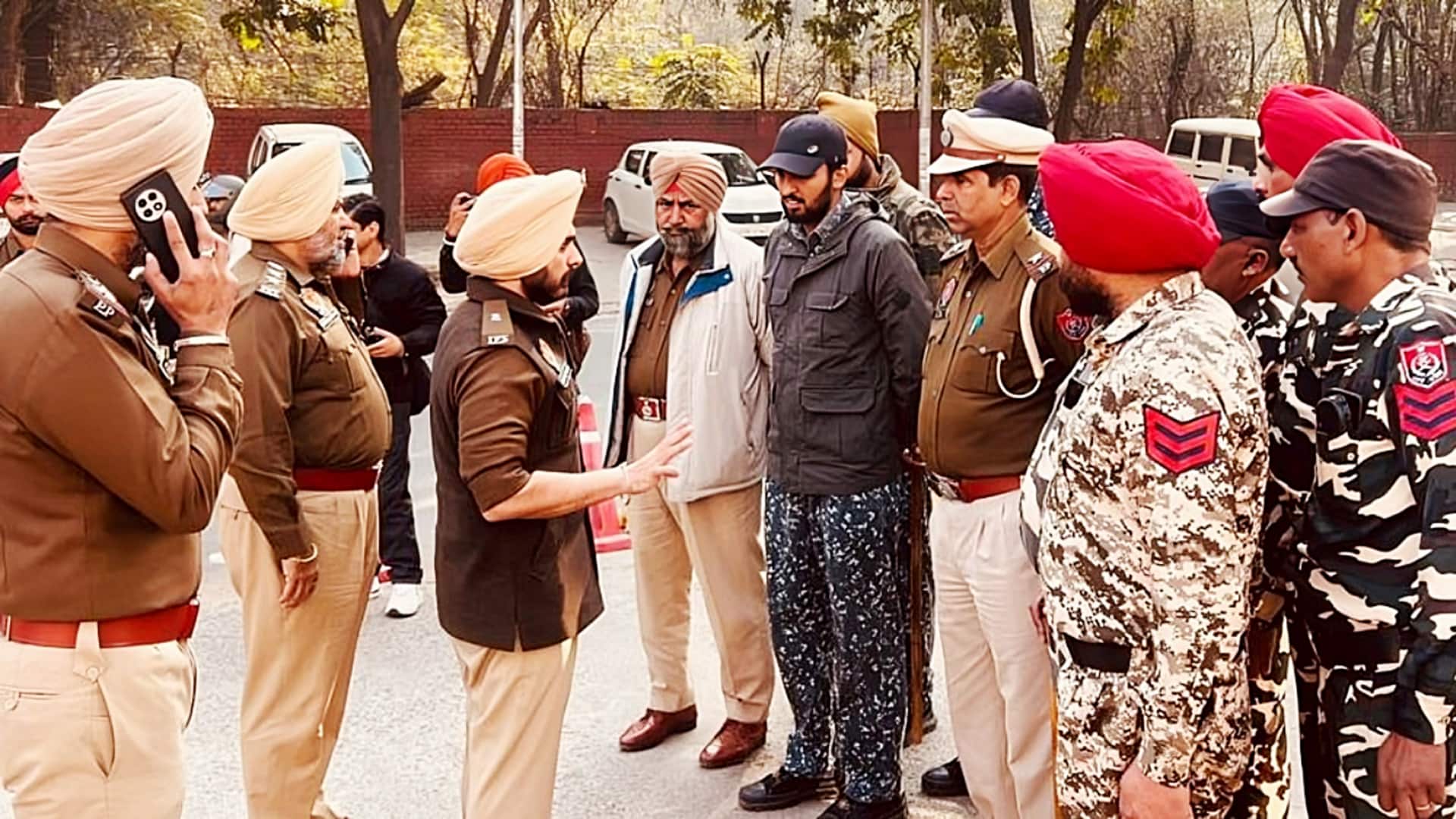 चंडीगढ़ औऱ मोहाली के 16 स्कूलों को बम से उड़ाने की धमकी, बच्चों को वापस लौटाया