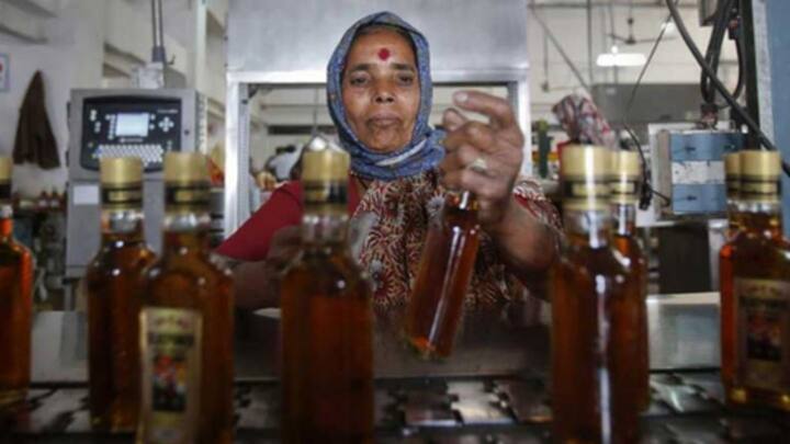 जानें कैसे महिलाओं के आंदोलन की वजह से आंध्र प्रदेश में आधी हुई शराब की खपत