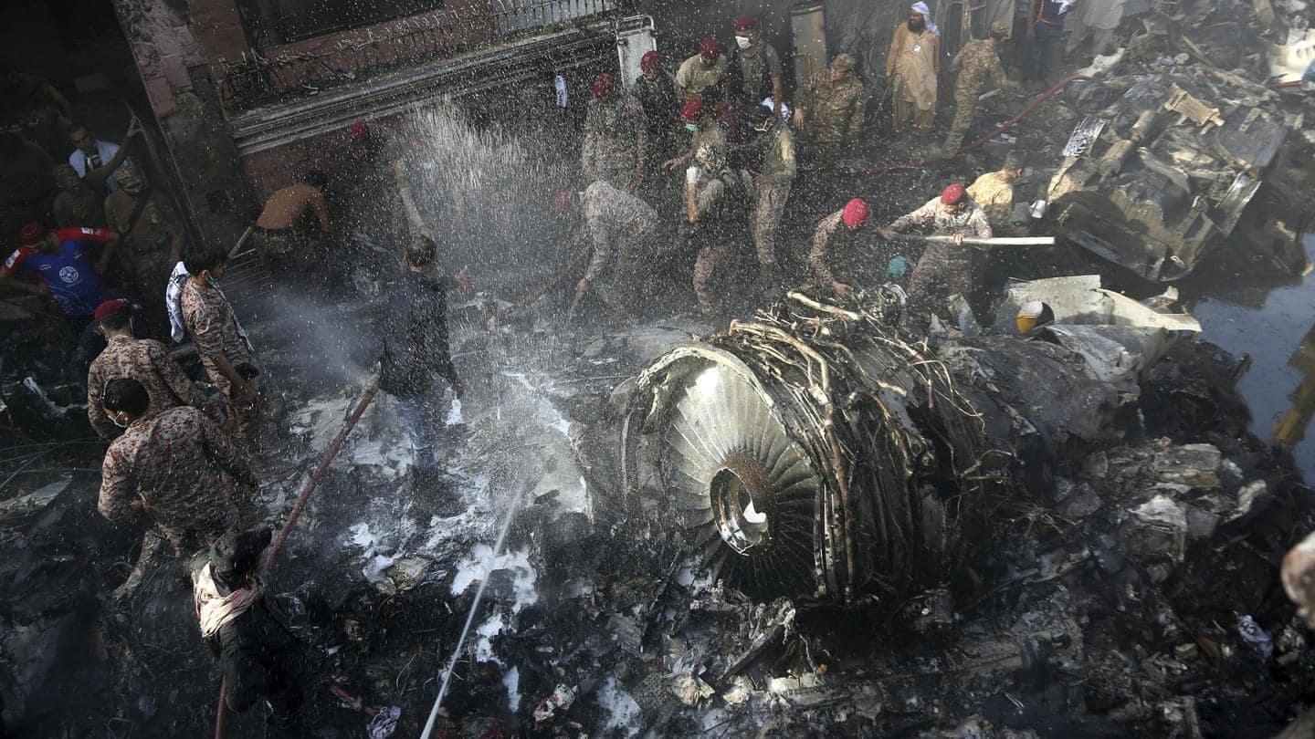 मानवीय गलती के कारण क्रैश हुआ था पाकिस्तानी विमान, कोरोना पर चर्चा कर रहे थे पायलट