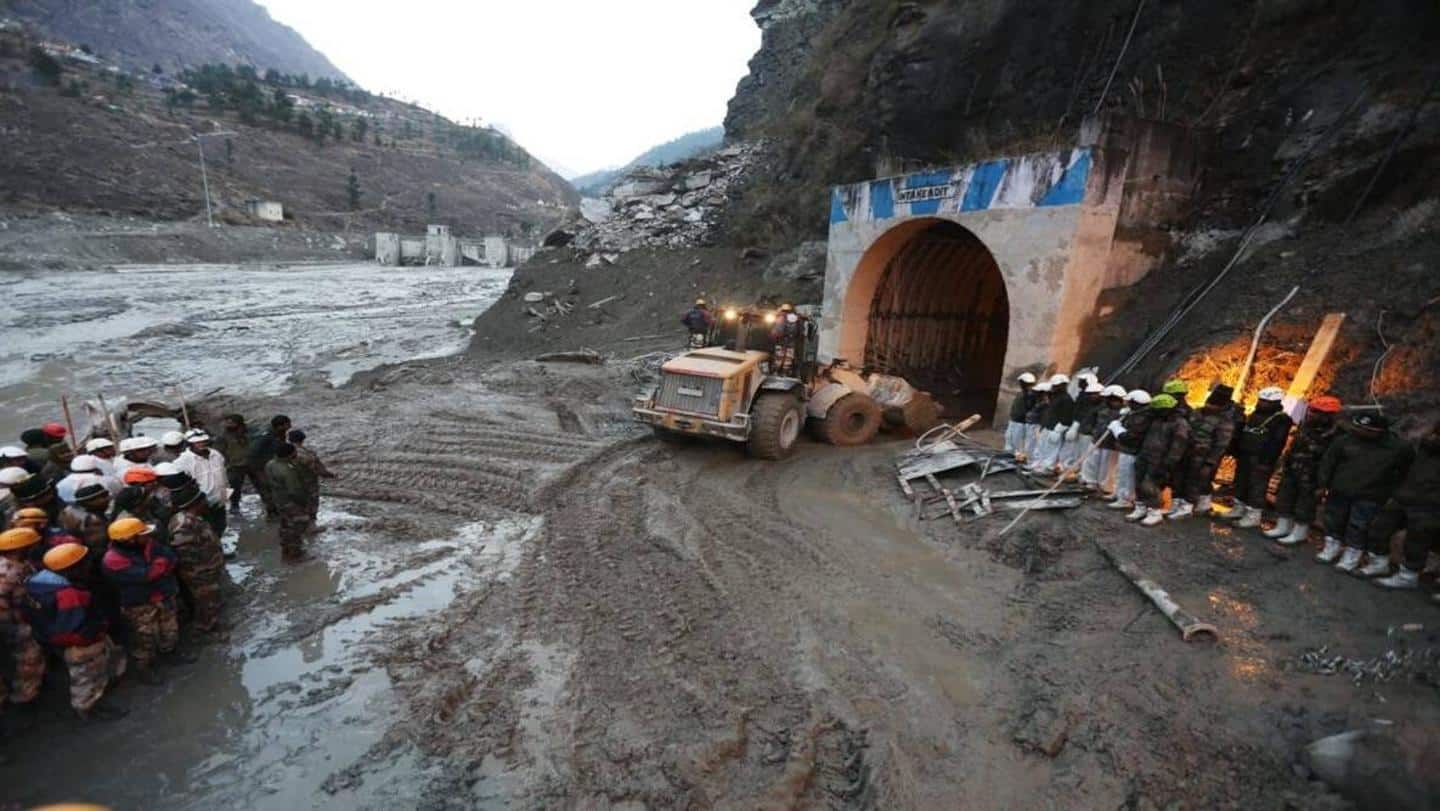 उत्तराखंड बाढ़: सुरंग में फंसे 35 मजदूरों को बचाने के लिए दो दिन से अभियान जारी
