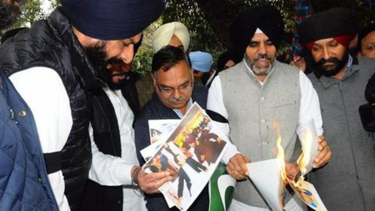 पंजाब विधानसभा में जलाई गई नवजोत सिंह सिद्धू की तस्वीर, अकाली दल ने मांगा इस्तीफा