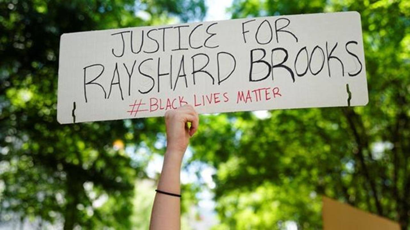 अमेरिका: पुलिस की गोली से अश्वेत युवक की मौत, प्रदर्शनकारियों ने रेस्टोरेंट फूंका