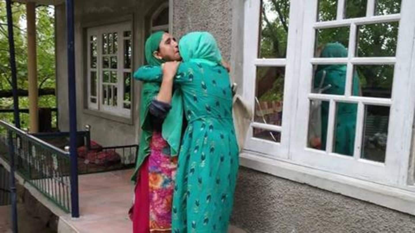 पाबंदियों के बीच दिल्ली के सॉफ्टवेयर इंजीनियर ने 32 कश्मीरी लड़कियों को पहुंचाया उनके घर