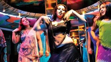 सुप्रीम कोर्ट ने सुनाया फैसला, अब मुंबई में खुल सकेंगे डांस बार लेकिन नहीं उड़ेगा पैसा