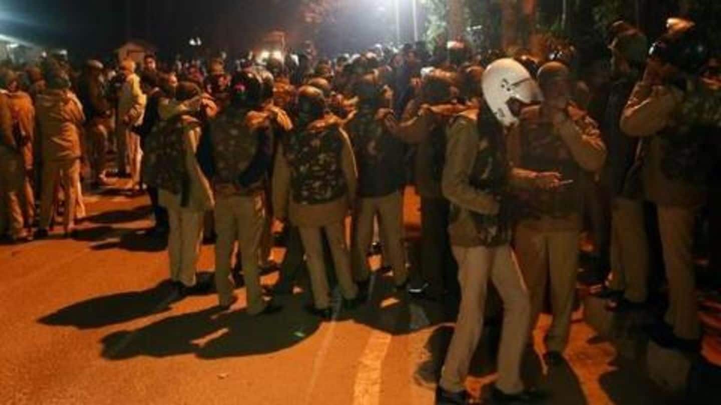 जामिया के छात्रों के खिलाफ सख्त, JNU में घुसे गुंडों पर नरम क्यों दिल्ली पुलिस?