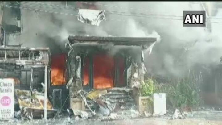 मध्य प्रदेश: इंदौर के होटल में लगी भीषण आग, मौके पर पहुंची फायर ब्रिगेड, देखें वीडियो