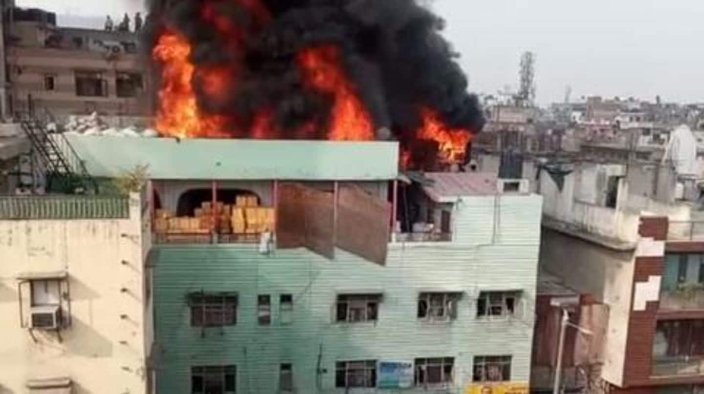 दिल्ली अग्निकांड: पीड़ितों ने आग में रहते हुए घर किए फोन, एक बोला- मरने वाला हूं