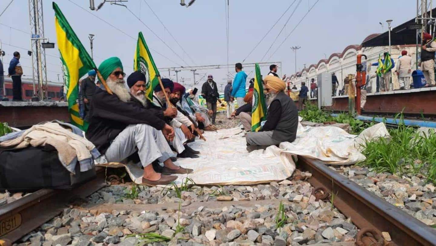 किसान आंदोलन: 'रेल रोको' अभियान के तहत देशभर में कई जगह रोकी गईं ट्रेनें