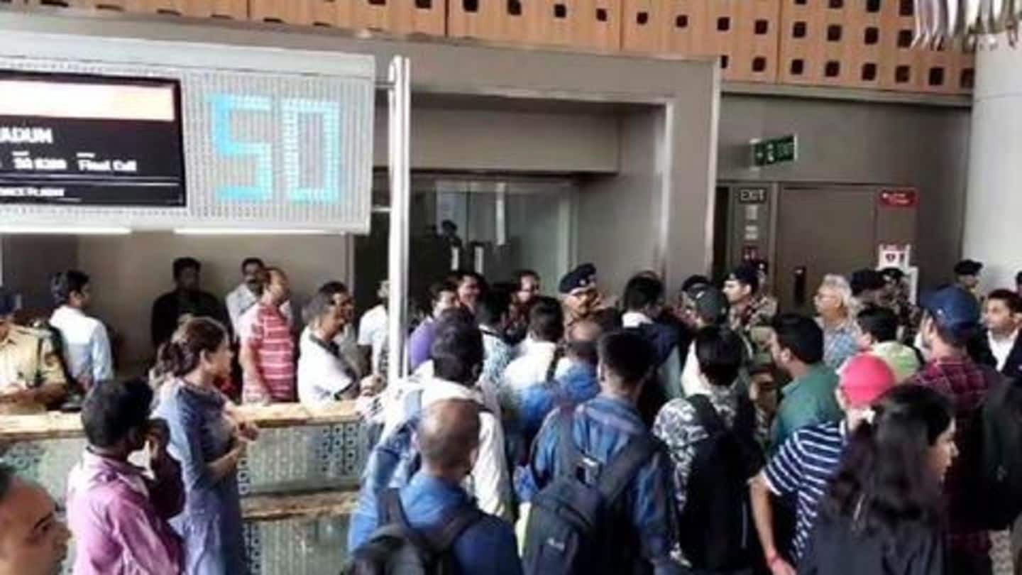 मुंबई: फ्लाइट रद्द होने से नाराज यात्रियों ने स्पाइसजेट की फ्लाइट्स को उड़ान भरने से रोका