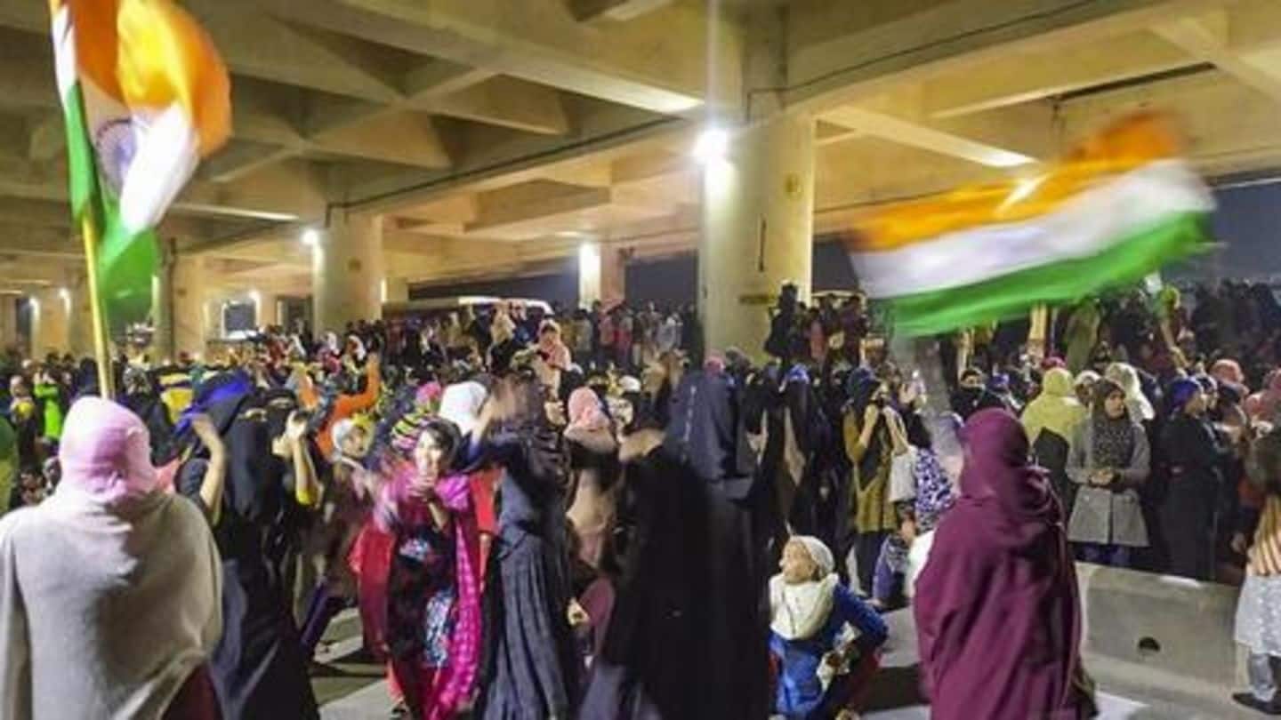 दिल्ली: जाफराबाद में CAA के खिलाफ महिलाओं ने की सड़क जाम, मेट्रो स्टेशन किया गया बंद