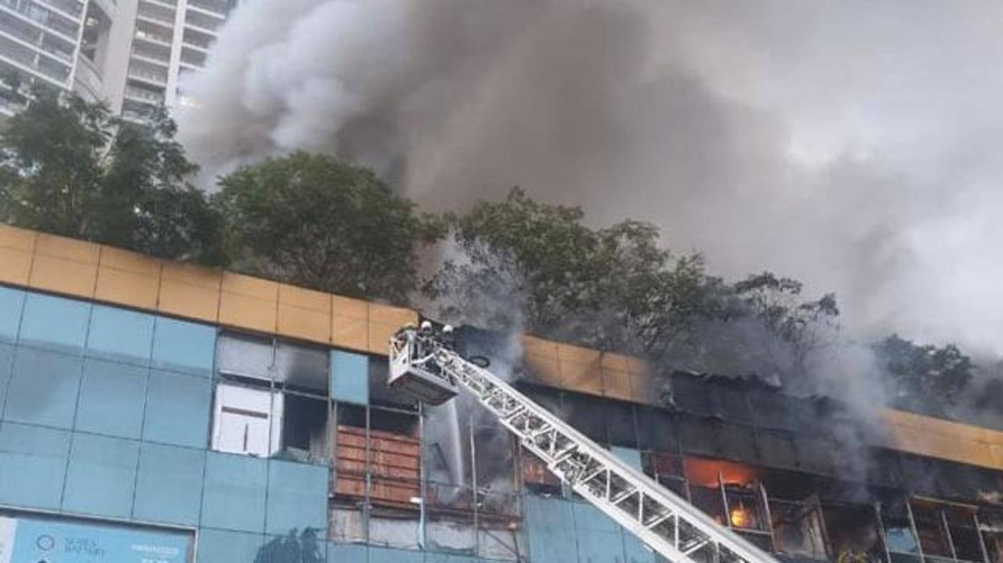 मुंबई: मॉल में भीषण आग; बाहर निकाले गए 3,500 लोग, फायर ब्रिगेड के दो कर्मचारी घायल