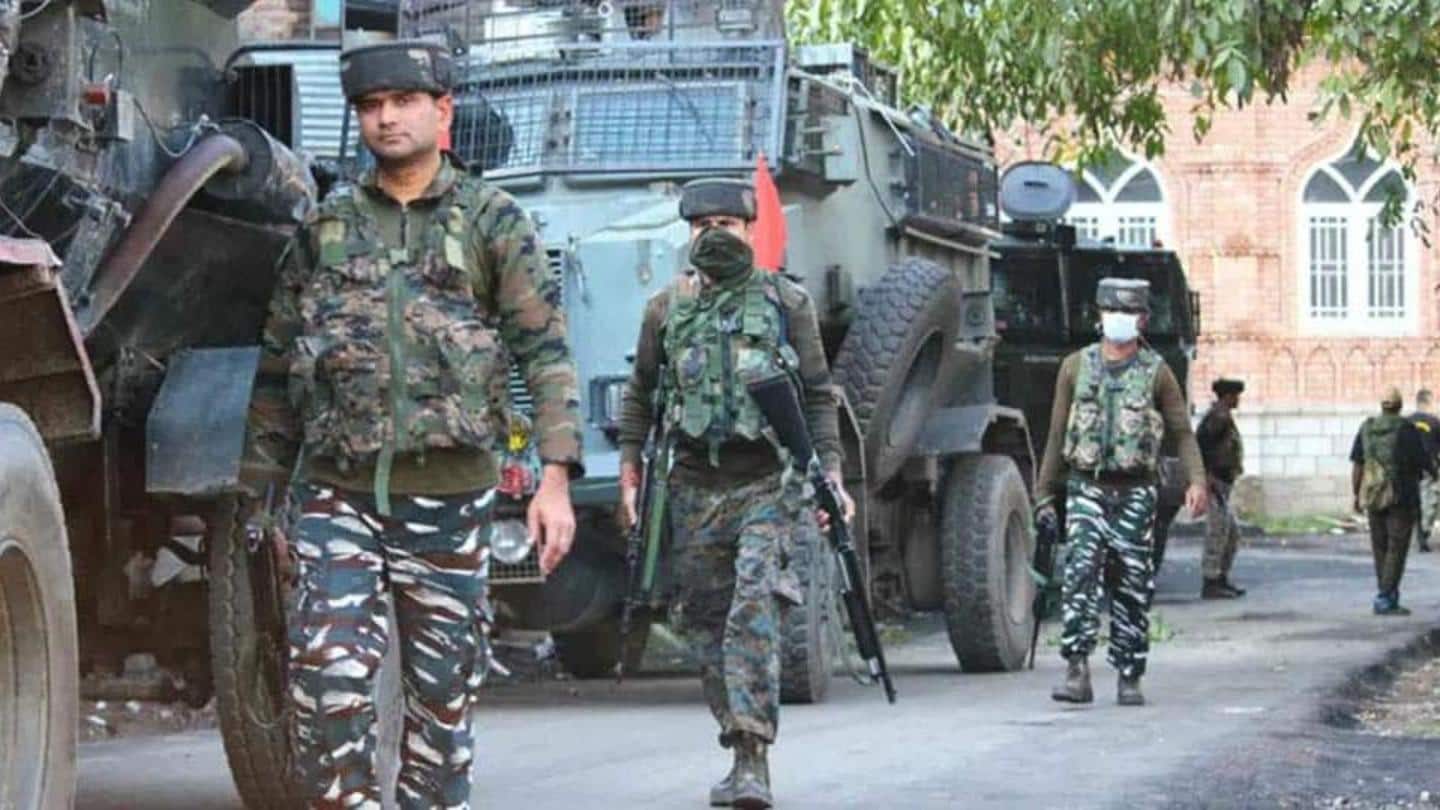 जम्मू-कश्मीर: चेक-पोस्ट पर हमले के बाद सुरक्षा बलों ने ढेर किए तीन आतंकी, एक पुलिसकर्मी शहीद