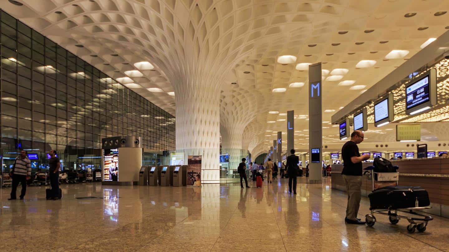 मुंबई एयरपोर्ट पर चल रहा था पैसे लेकर अनिवार्य क्वारंटाइन से बचाने का रैकेट, तीन गिरफ्तार