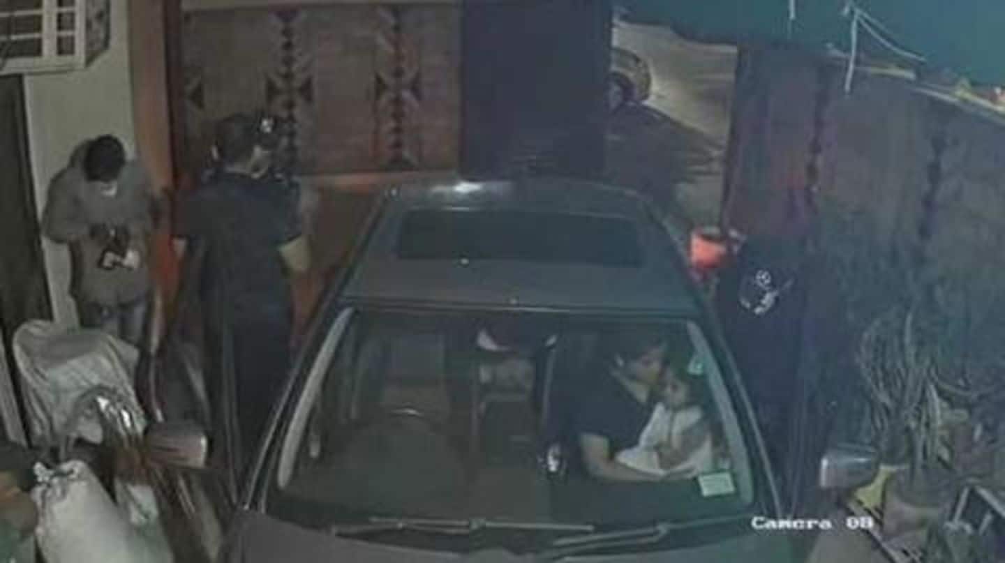 दिल्ली में नहीं थम रहे अपराध, बंदूक की नोक पर घर के सामने परिवार से लूटपाट