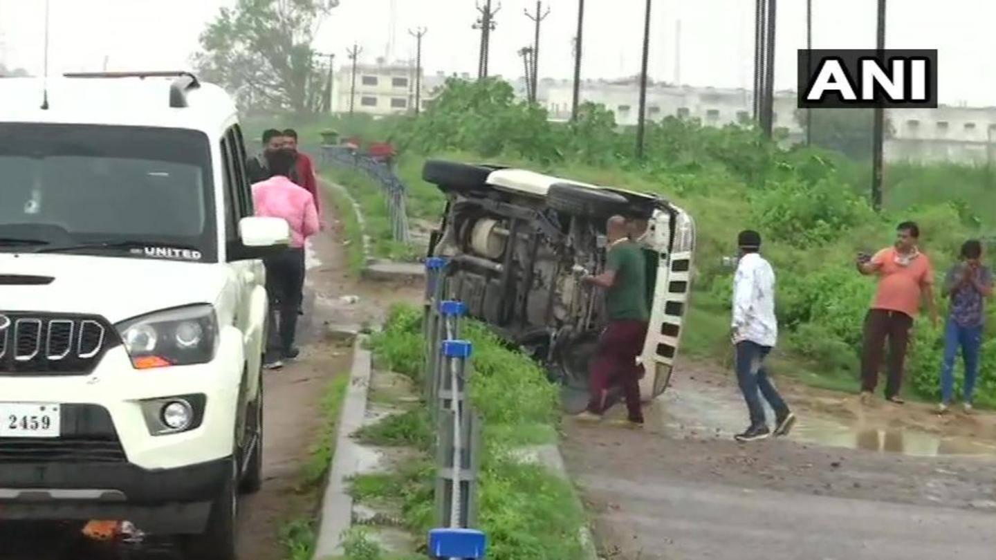 गाड़ी पलटने का फायदा उठा भागना चाहता था विकास गाड़ी पलटने का फायदा उठा भागना चाहता था विकास